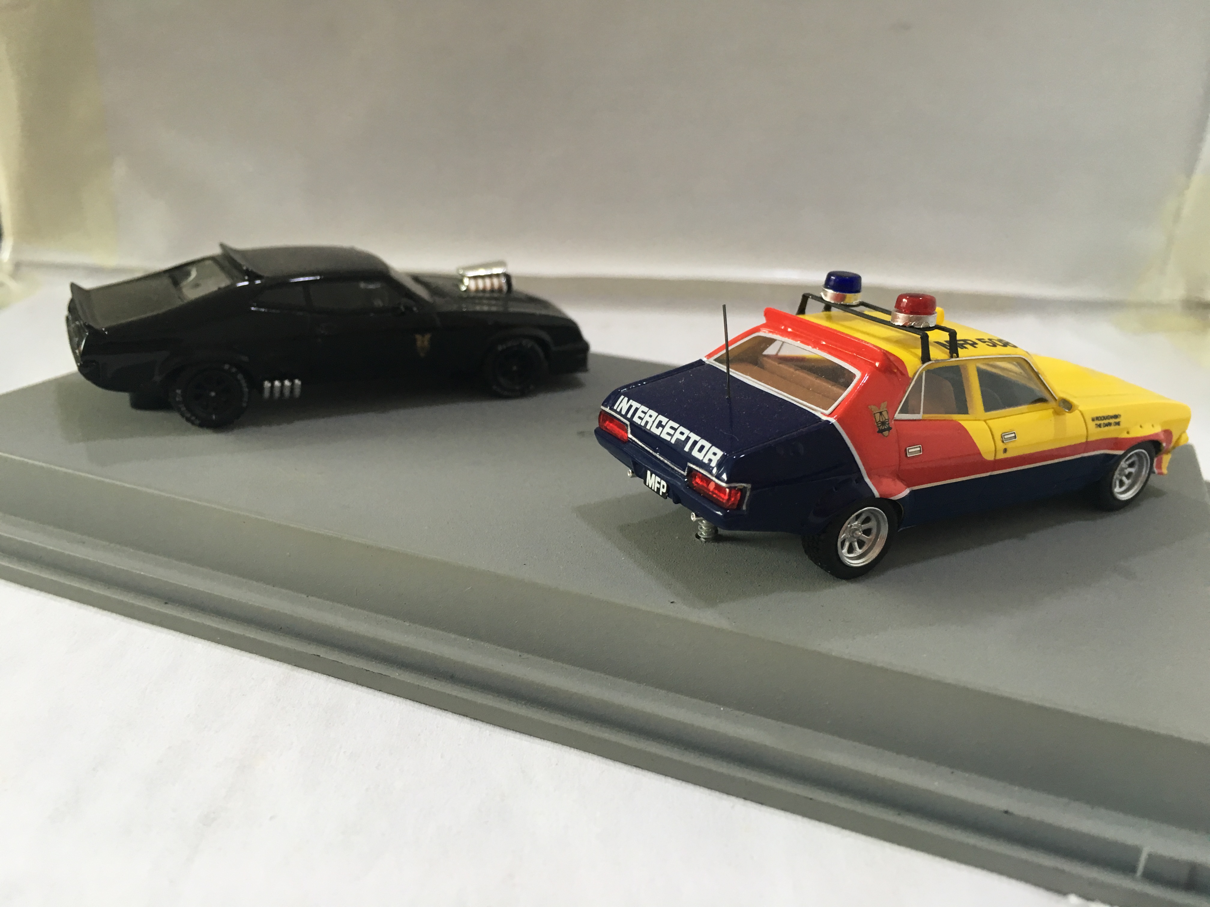 OEM 1/64 twin set mad max model car collectible toy