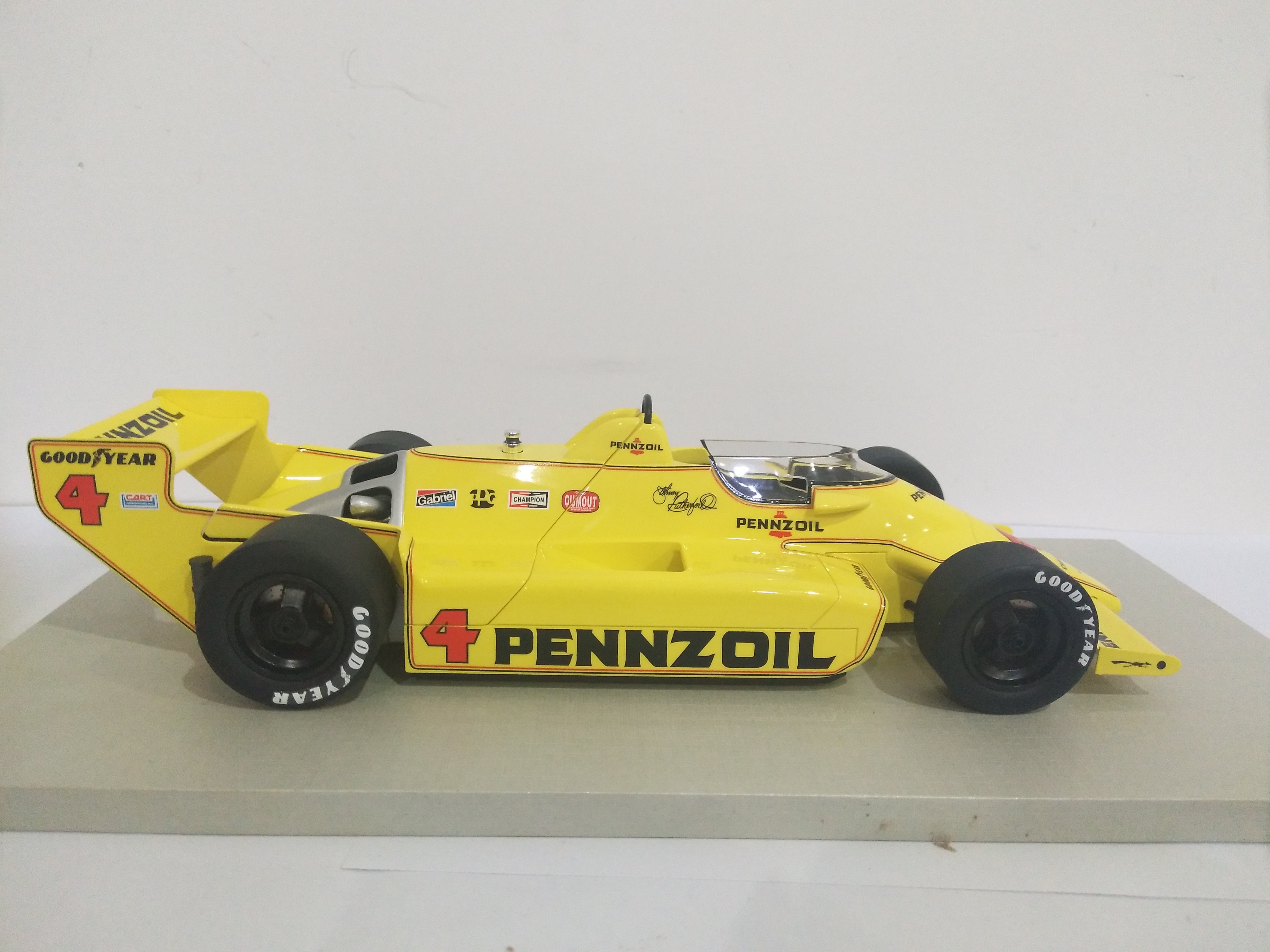 OEM 1/18 yellow chaparral 2k car model collectible 