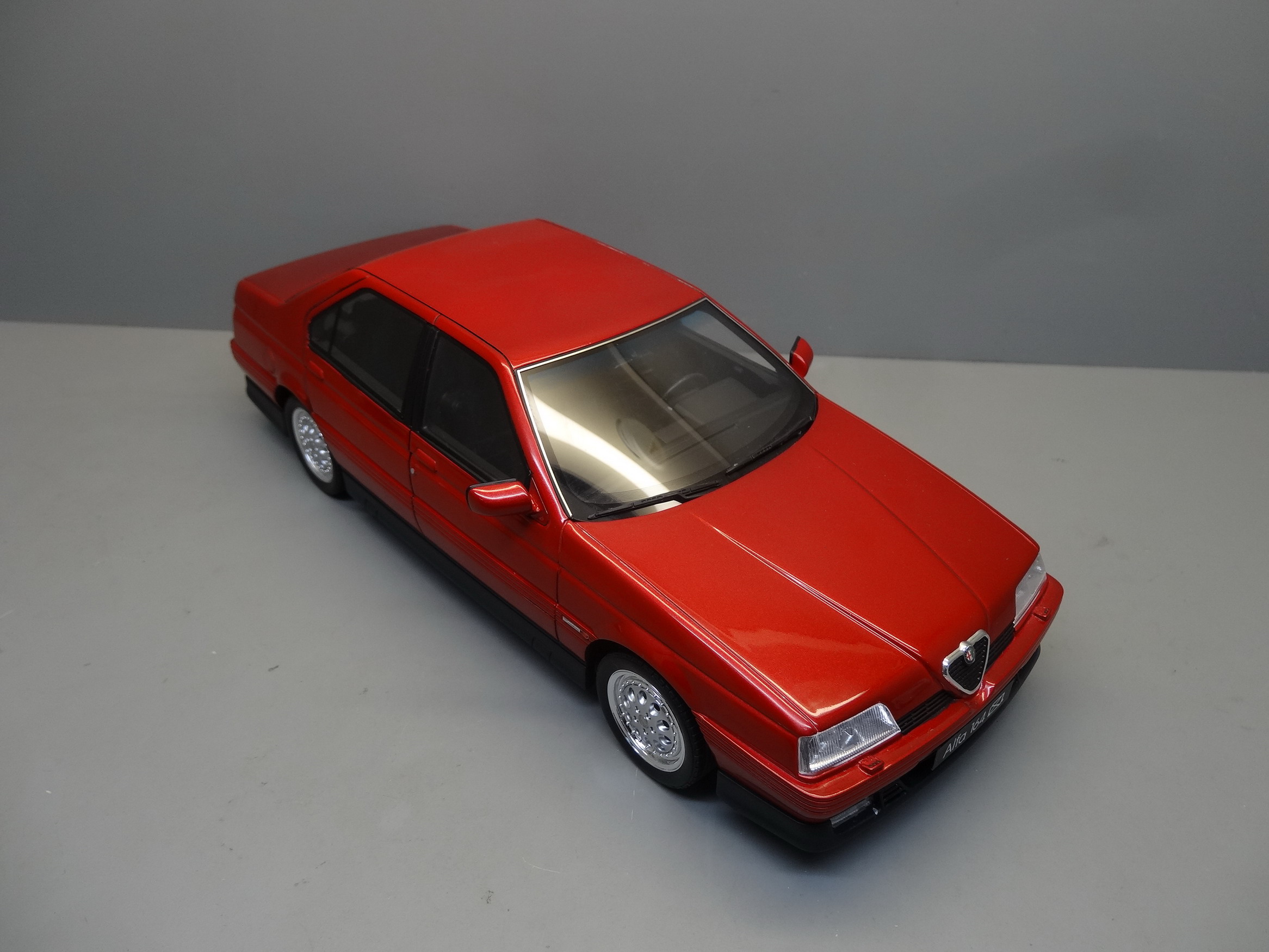 OEM Garnet Alfa 1/18 model collectible toys