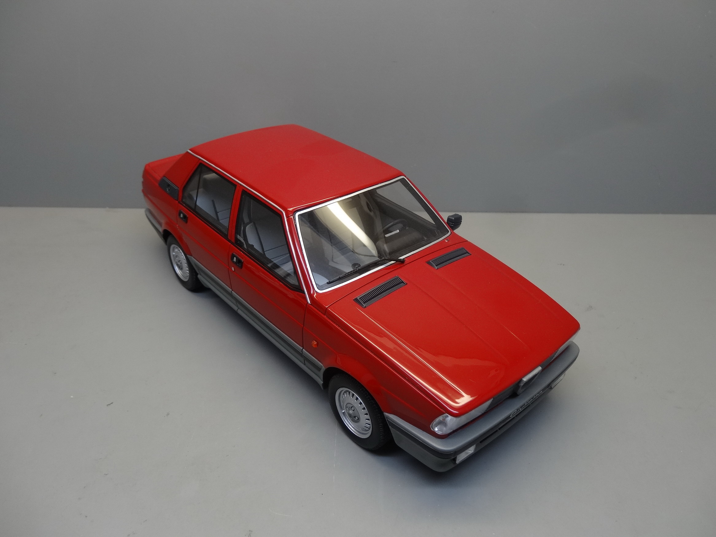 OEM Garnet Alfa 1/18 model collectible car 
