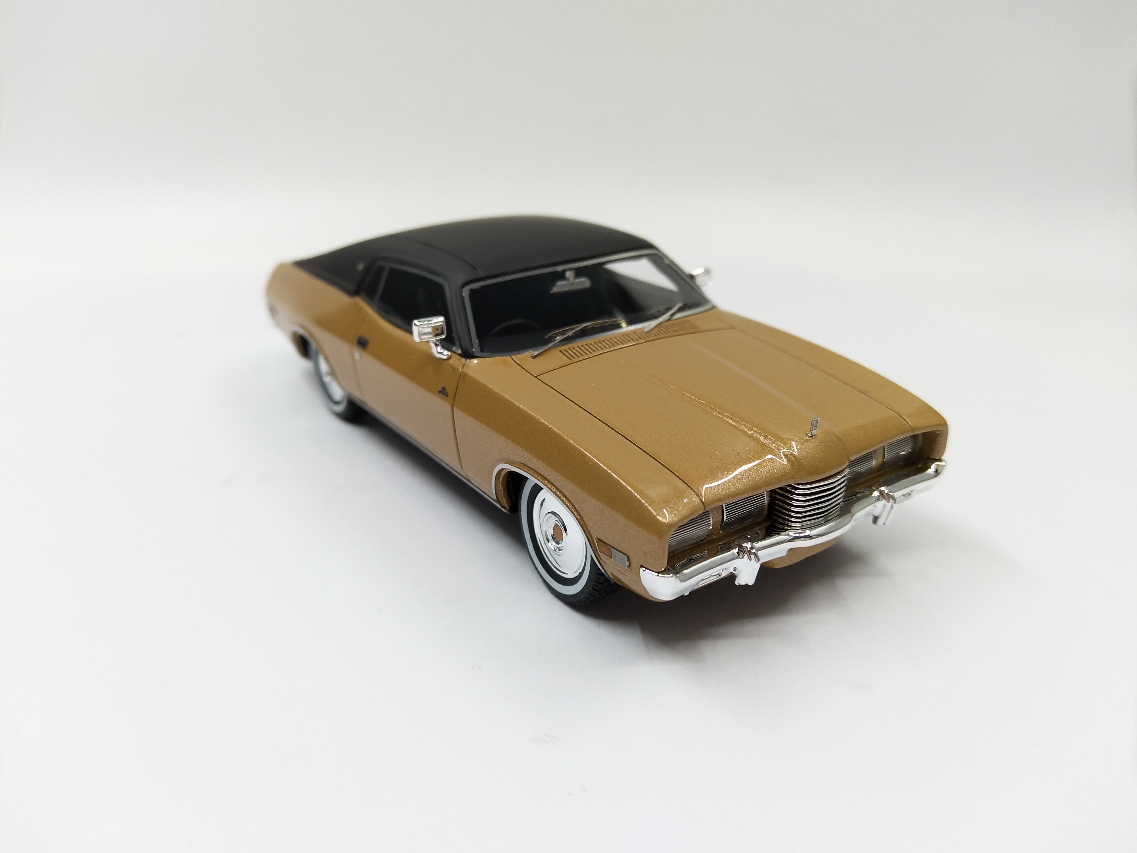 1/43 Scale Khaki Ford Laudau model collectible toys - 副本