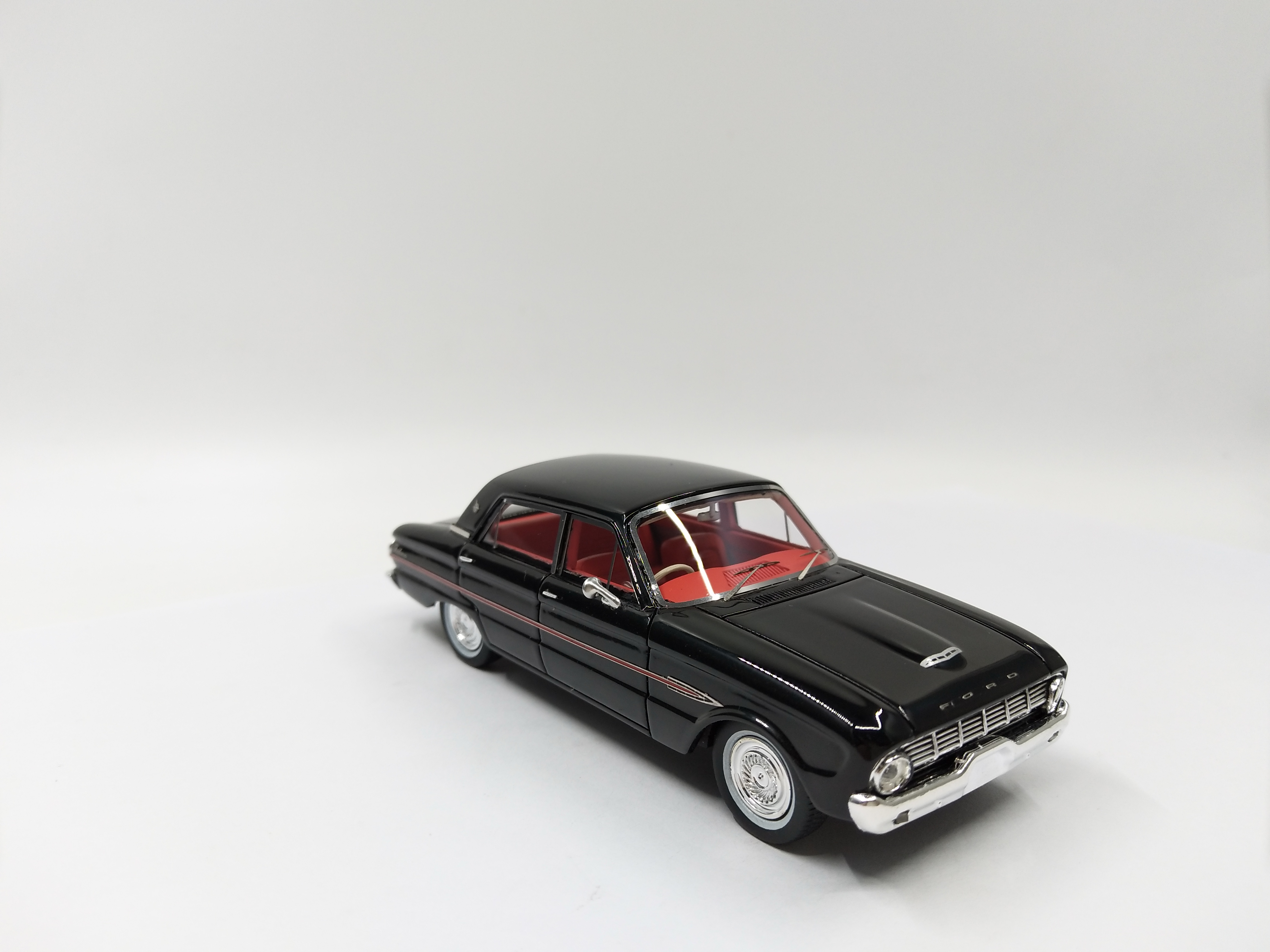 1/43 Scale Black Ford  Fairlane model collectible toys - 副本 - 副本