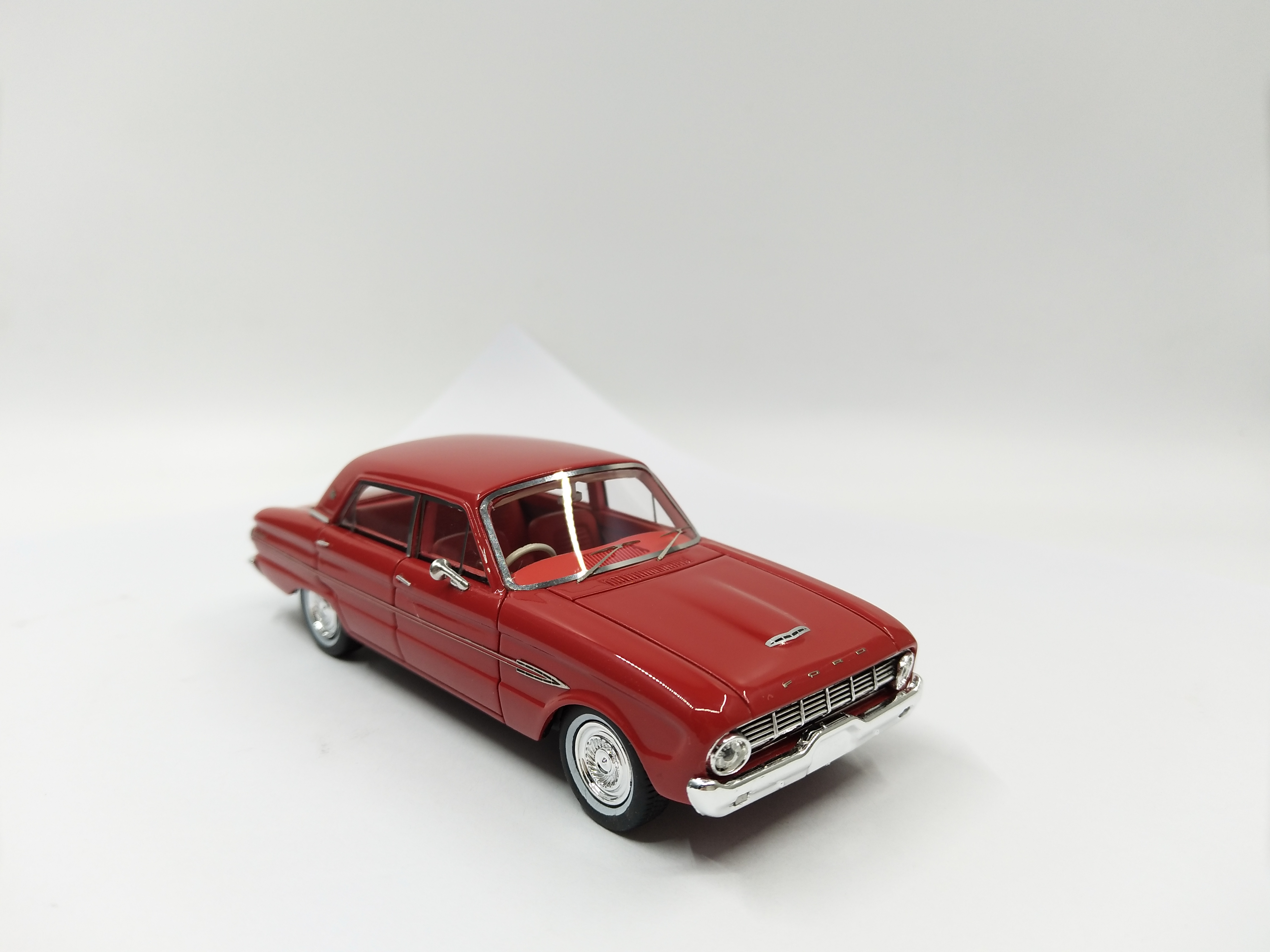 1/43 Scale Garnet Ford  Fairlane model collectible toys - 副本 - 副本