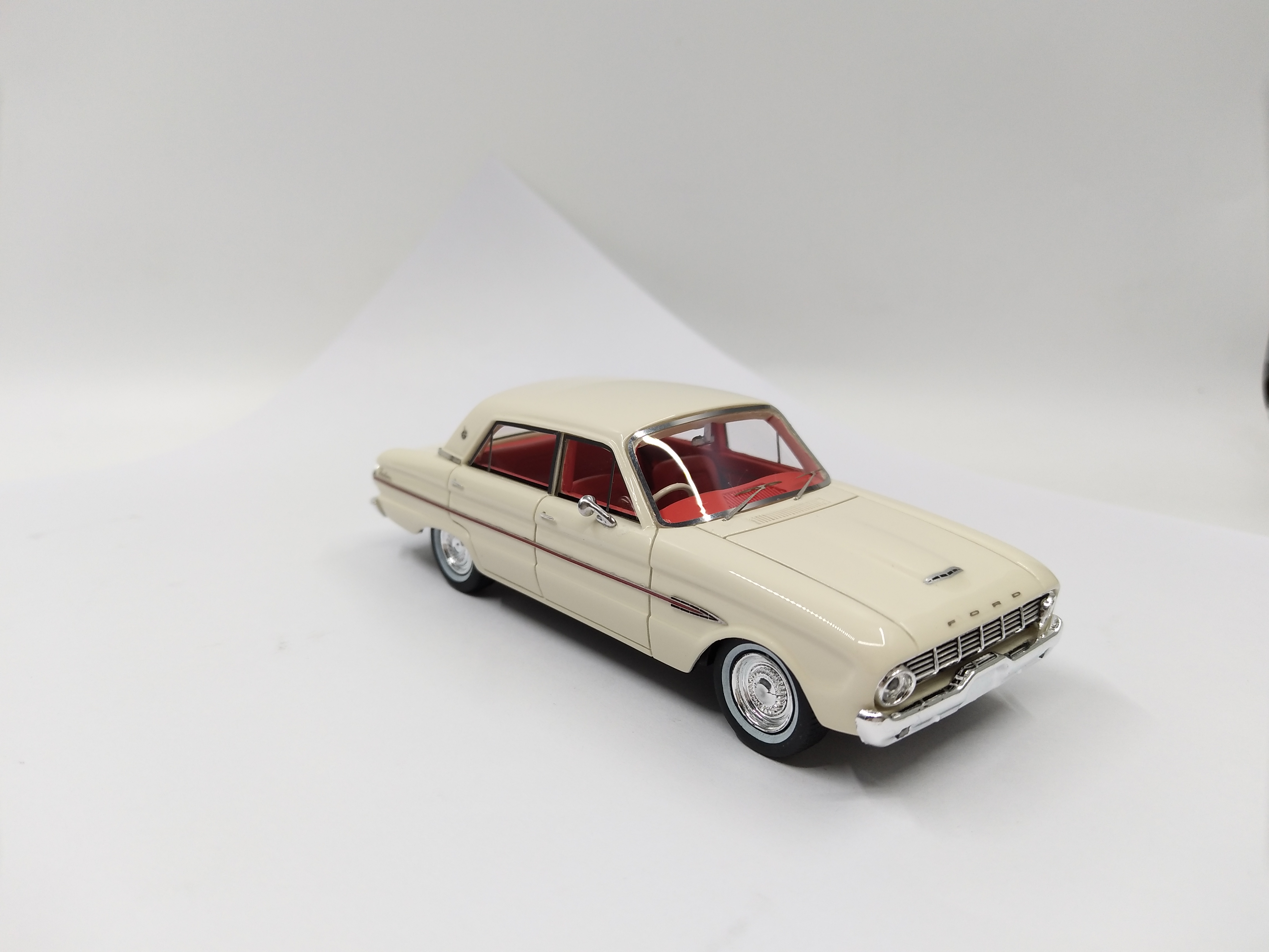 White 1/43 Ford  Fairlane model collectible toys - 副本 - 副本