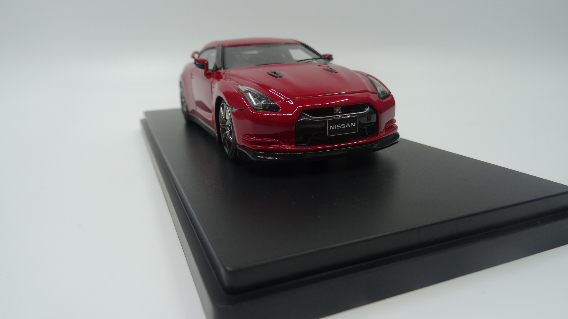 NEO Red GTR 1/43 car model collectable  