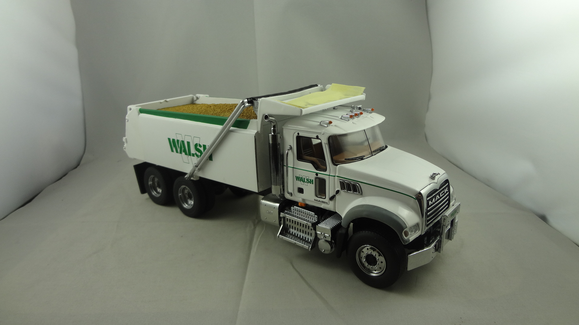 18th Scale 1st Gear dumper truck diecast collectible model collection