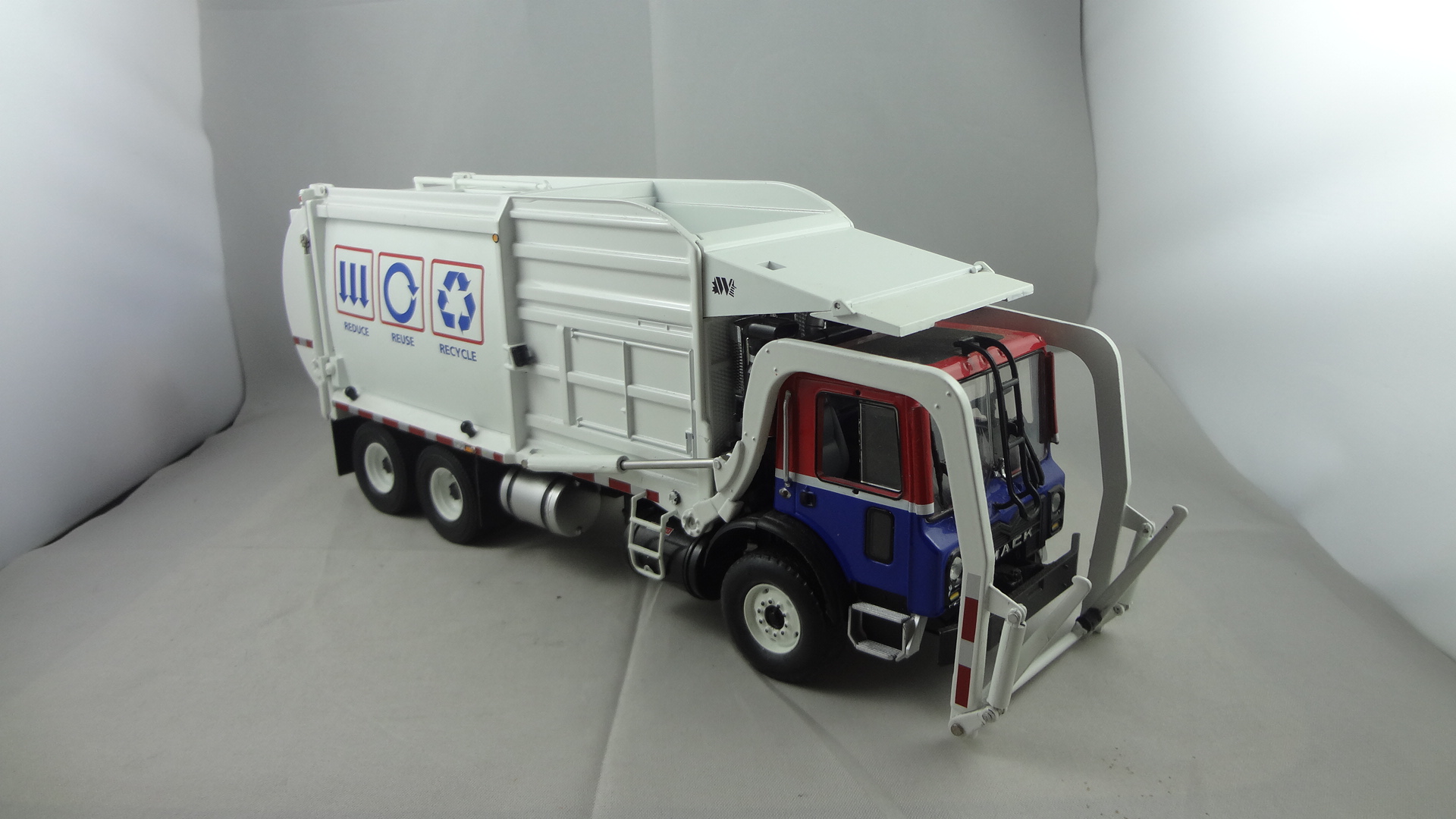 18th Scale Heavy Dumper diecast collectible model collection