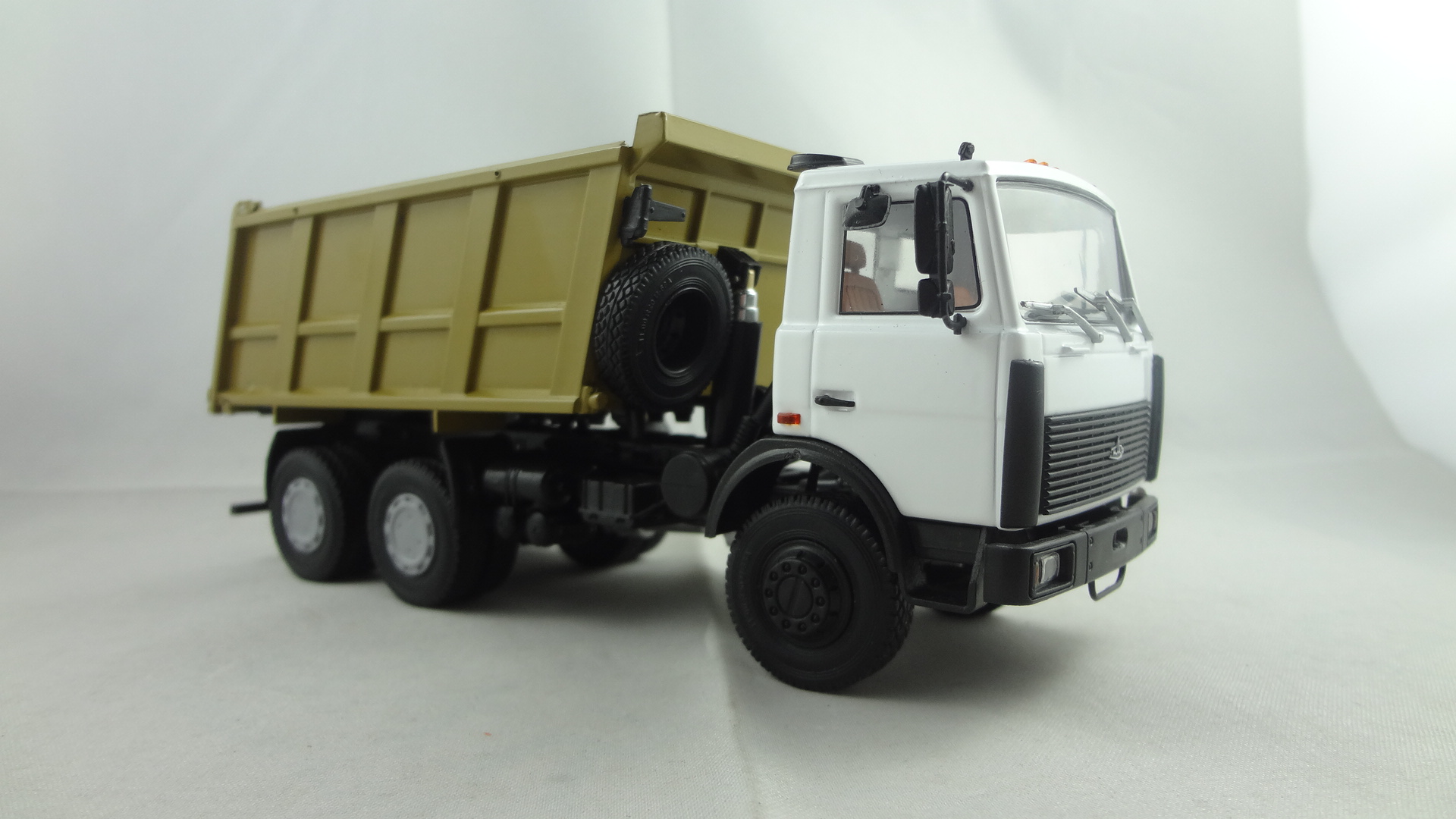 White Maz cabine with muddy dumper diecast model collectible 