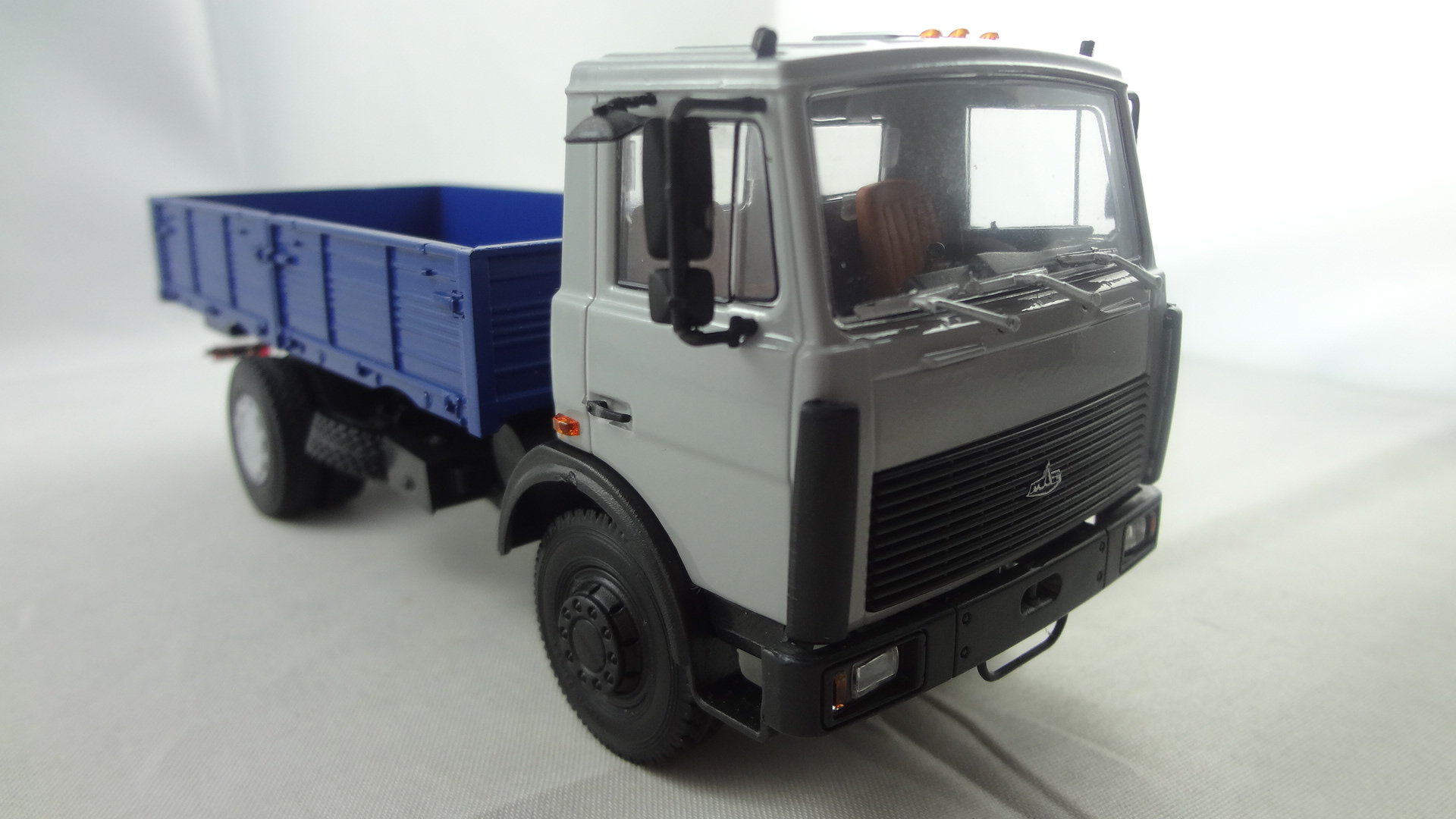 Grey Maz cabine with blue  trailer diecast model collectible truck
