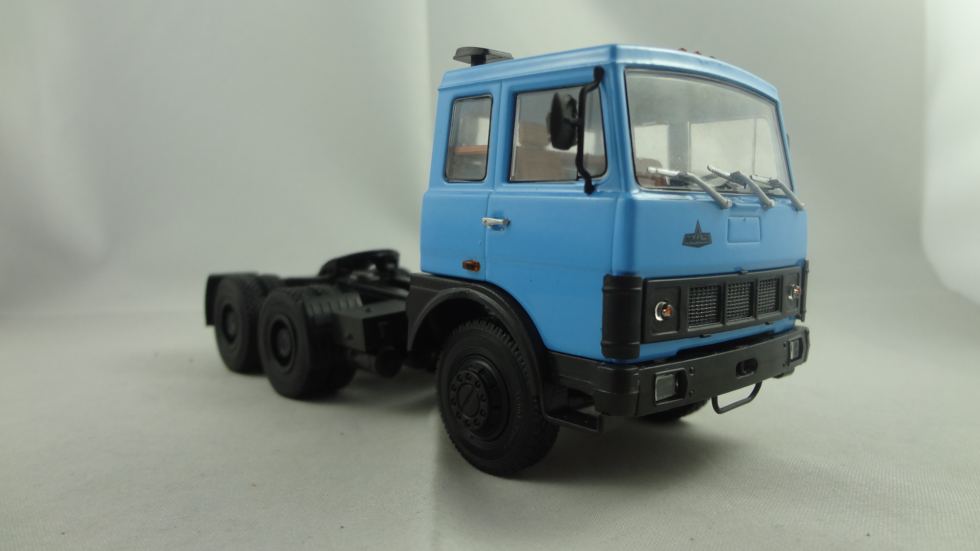 1/43 Maz blue cabine trailer model truck 