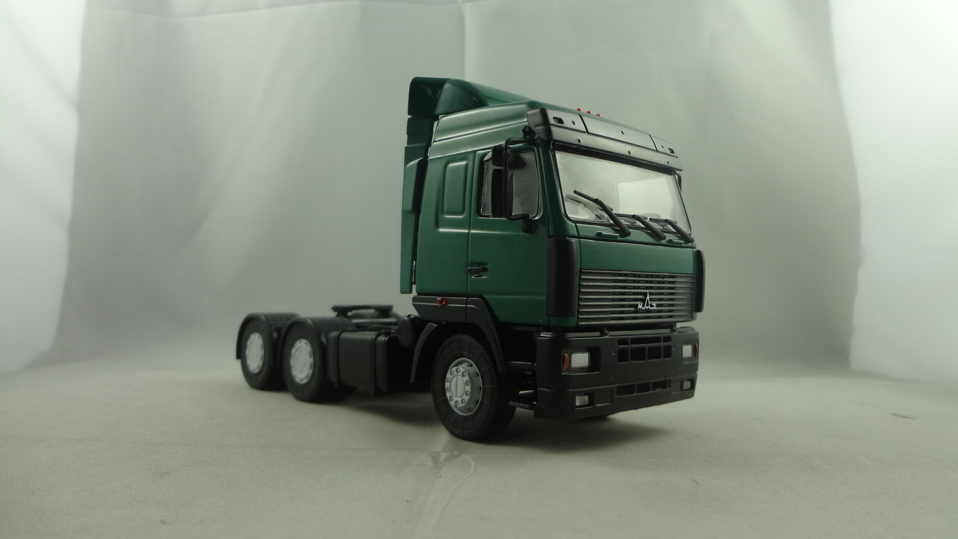 Green Function cabine Maz trailer model truck 