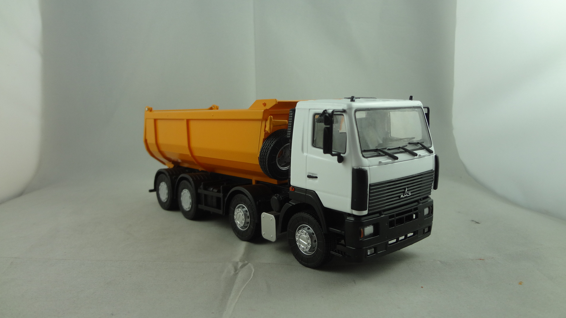 Rubbish Dumper Diecast white Maz cabine with orange dumper truck model collectible toy