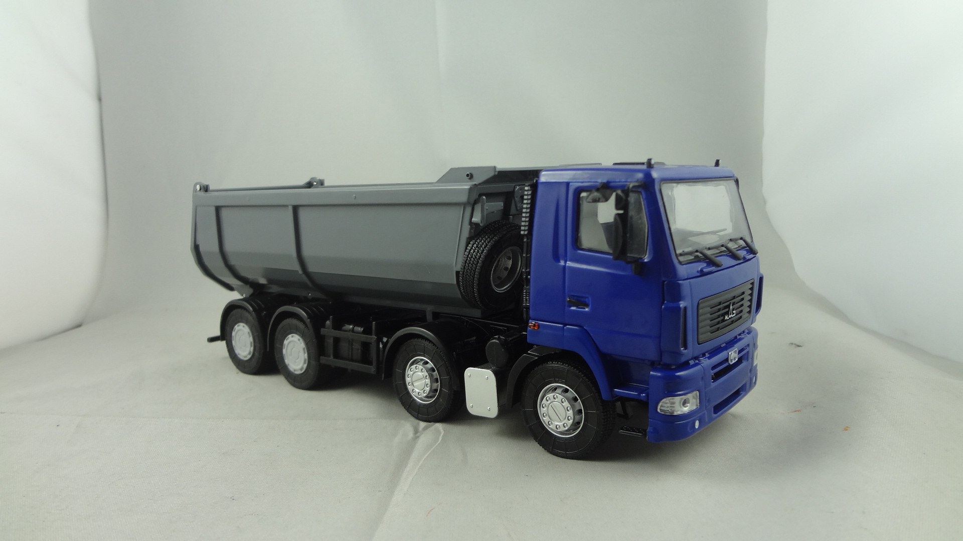 1/43 Function blue cabine with dark grey dumper model collectible
