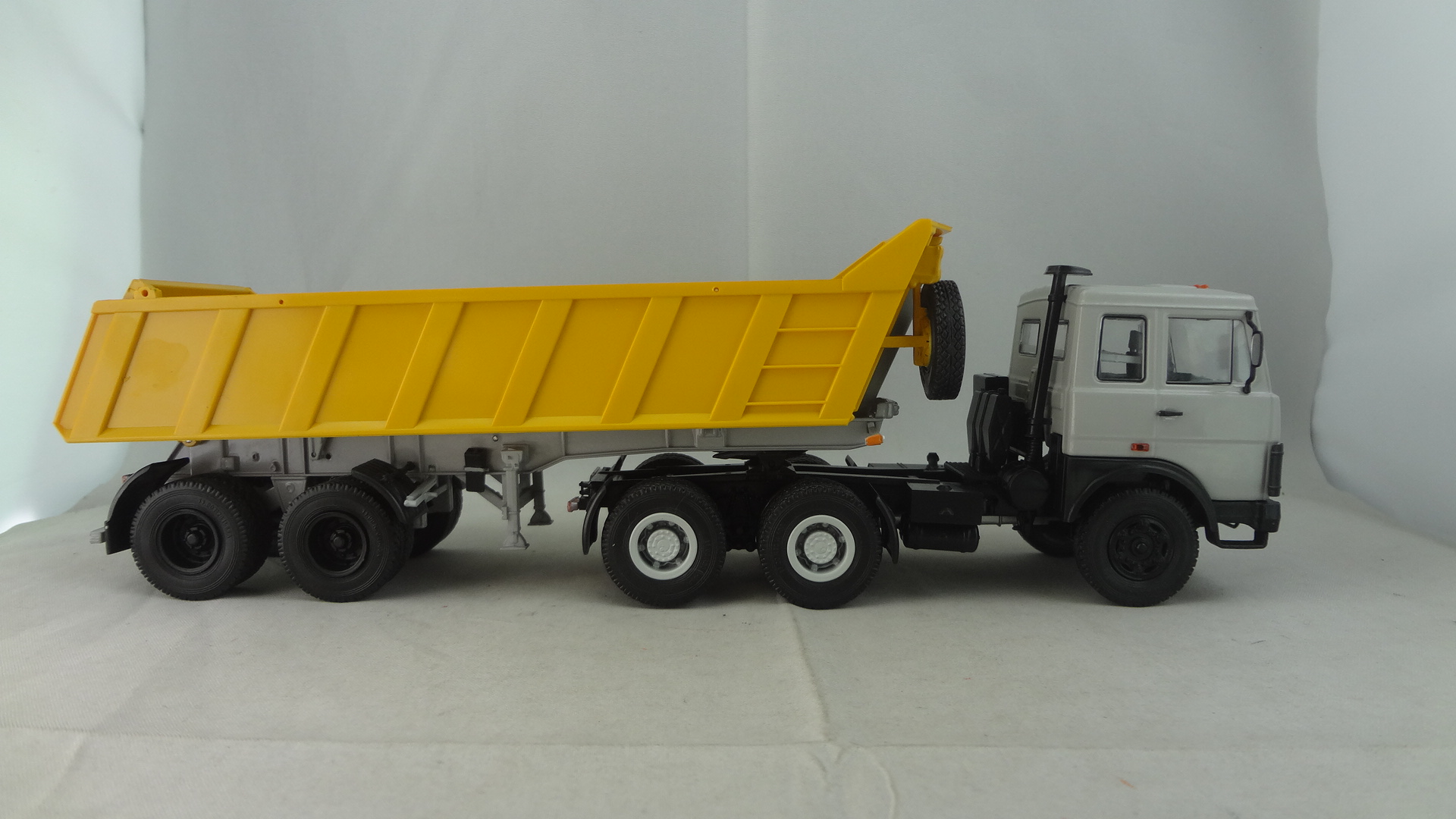 43 scale Grey cabine with yellow double dumper engineering truck model toys  - 副本 - 副本