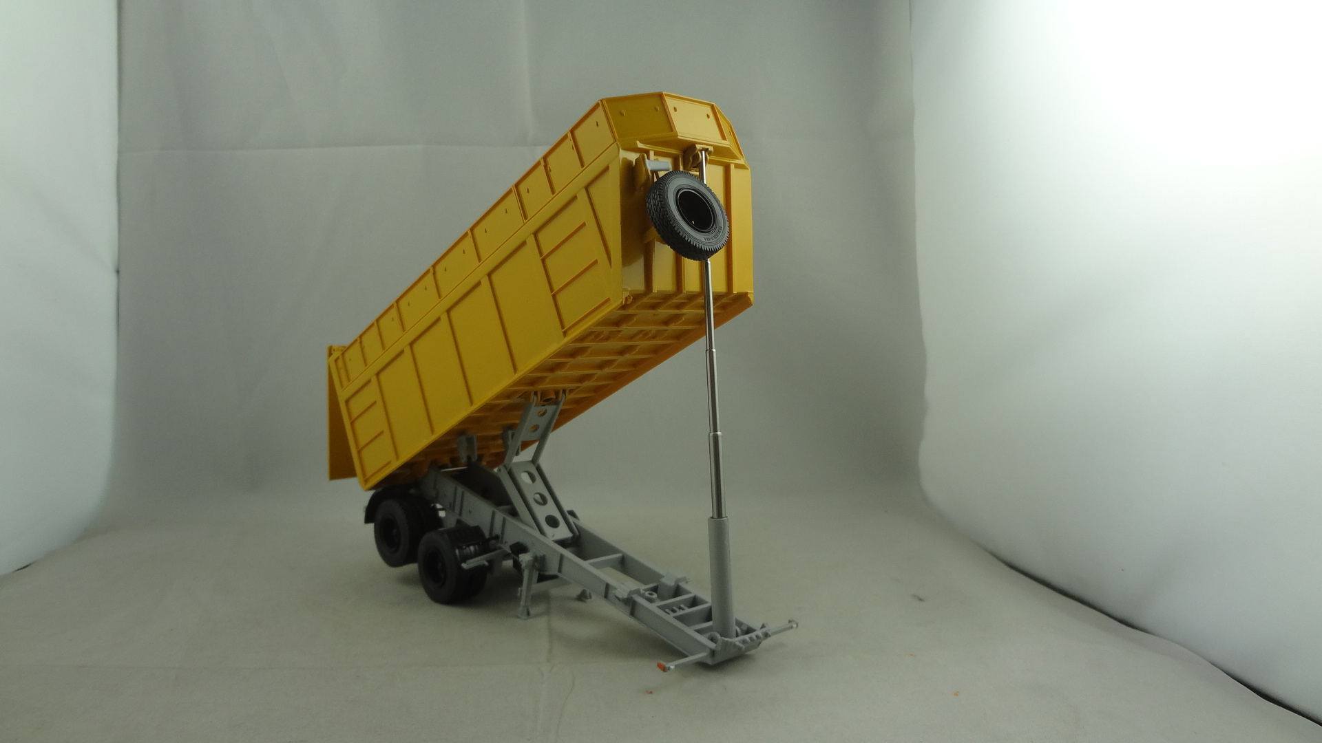Yellow 43 scale dumper model collectible - 副本 - 副本