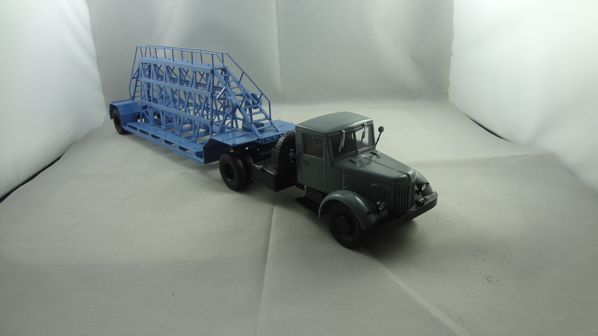 Grey Maz cabine with light blue trailer model collectible toys - 副本