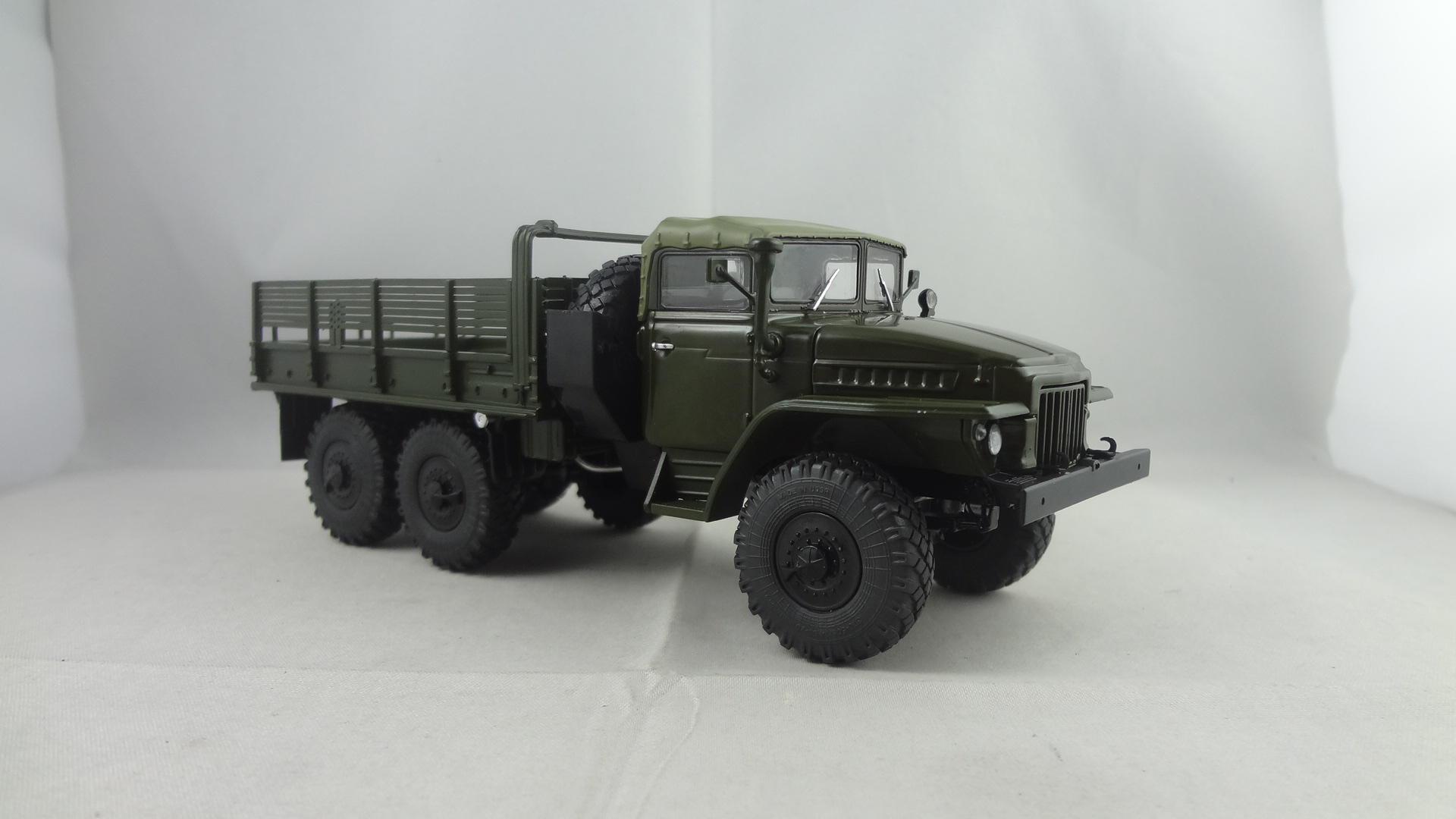 Diecast Khaki 448c Green maz truck trailer model  - 副本