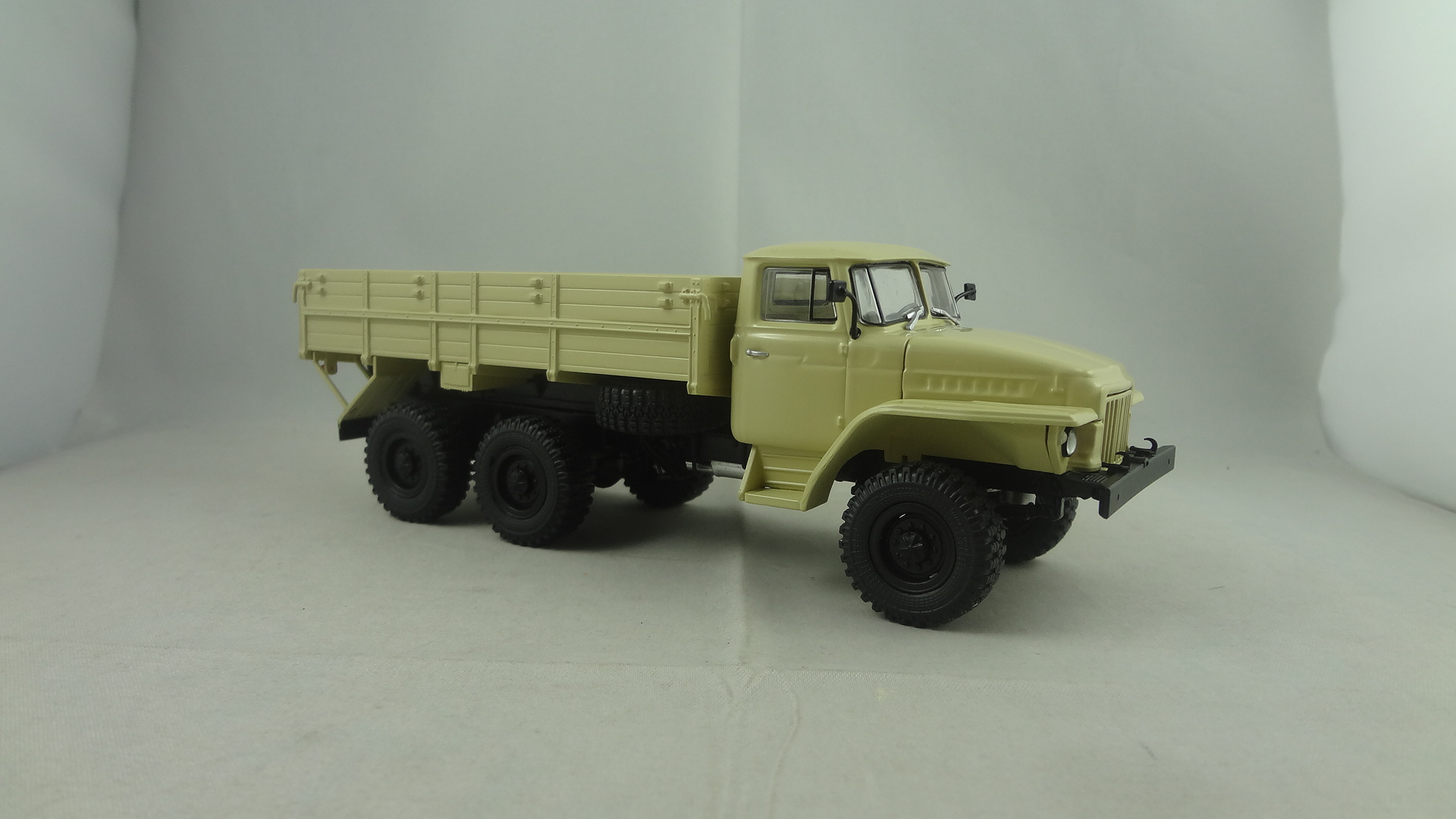 Beige 375H diecast truck model collectible 