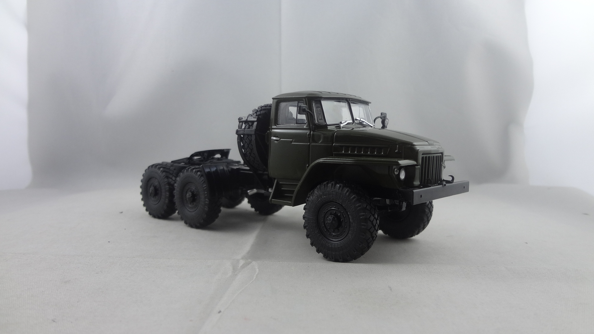 Khaki Green 377C diecast truck model collectible 