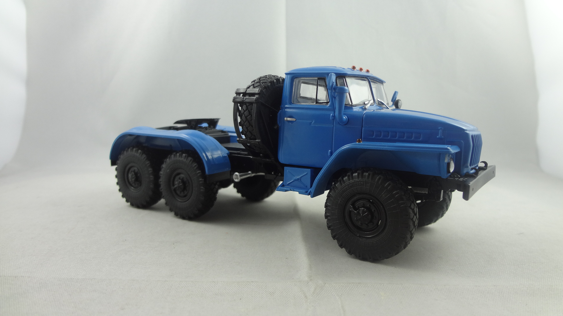 4420-blue 1/43 scale diecast truck model 