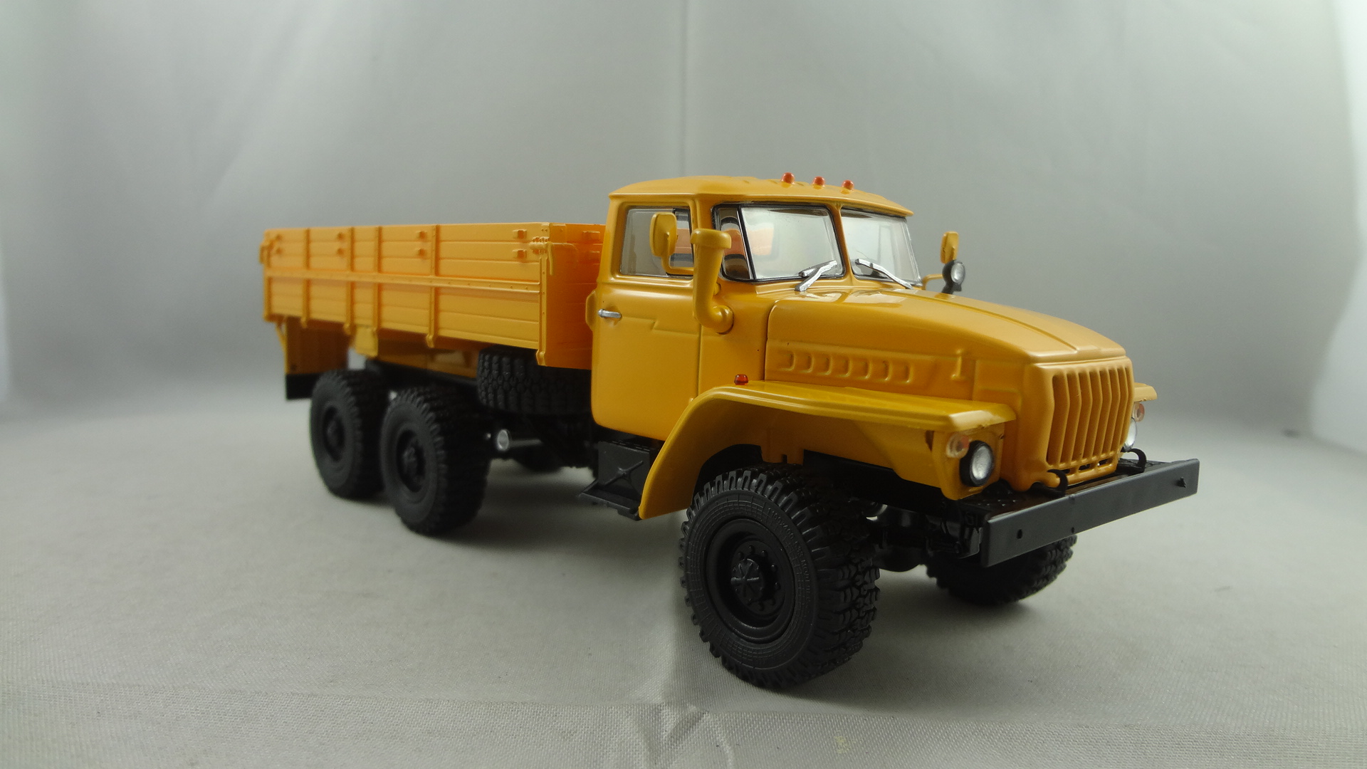 43202-yellow 1/43 scale diecast truck model 