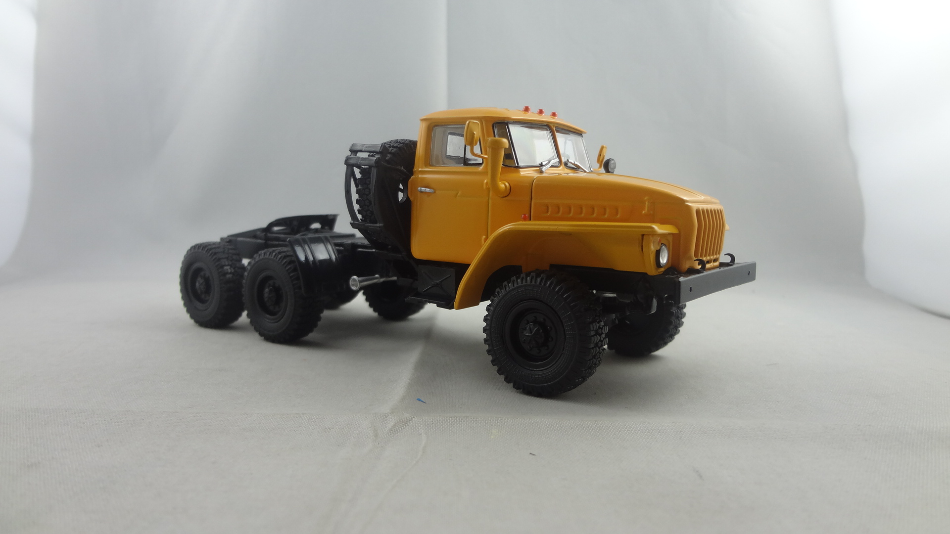 43202 Yellowcabine 1/43 scale diecast truck model trailer