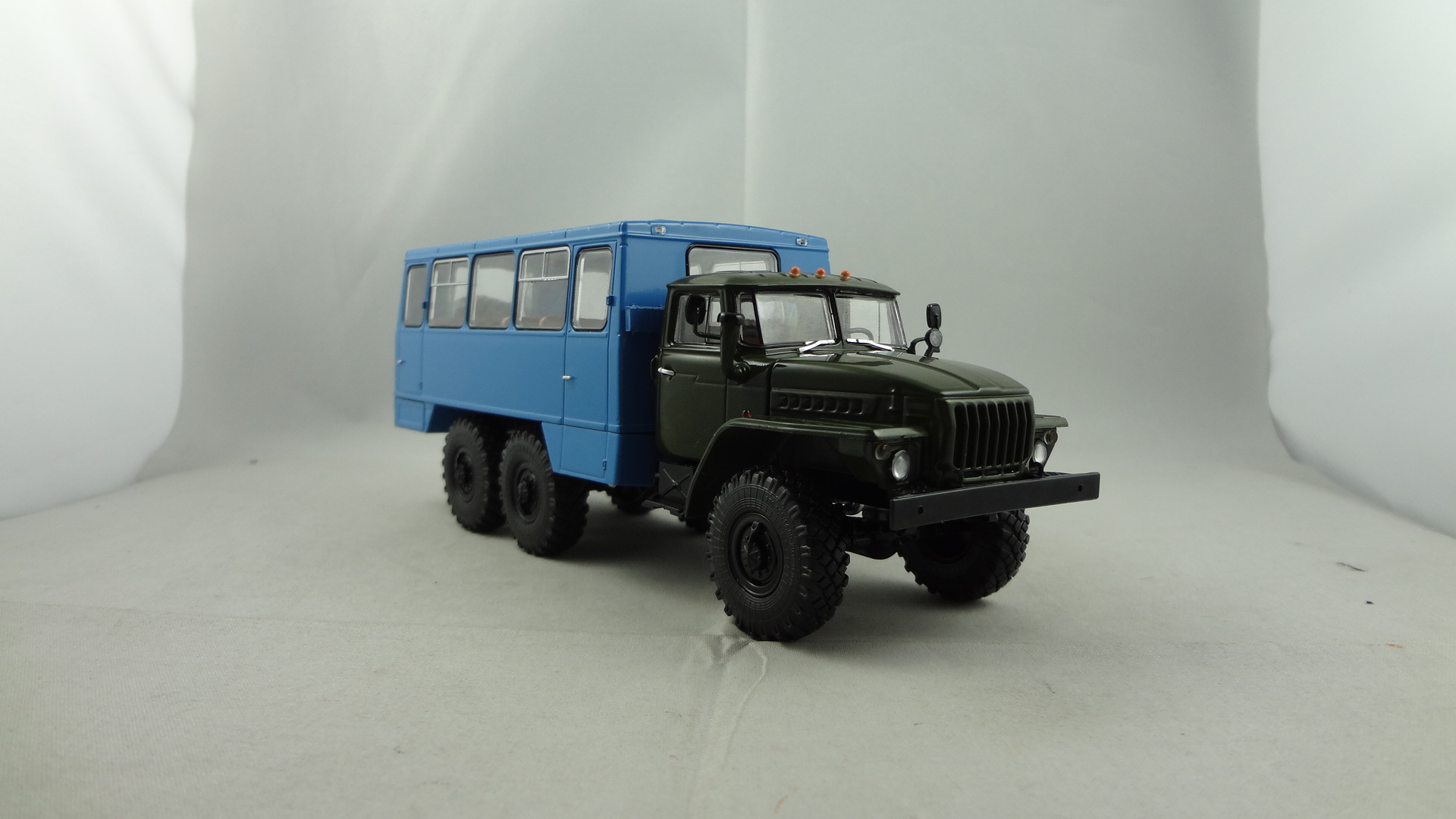 4320-NEFAZ-42112 Diecast 1/43 Scale Truck model 