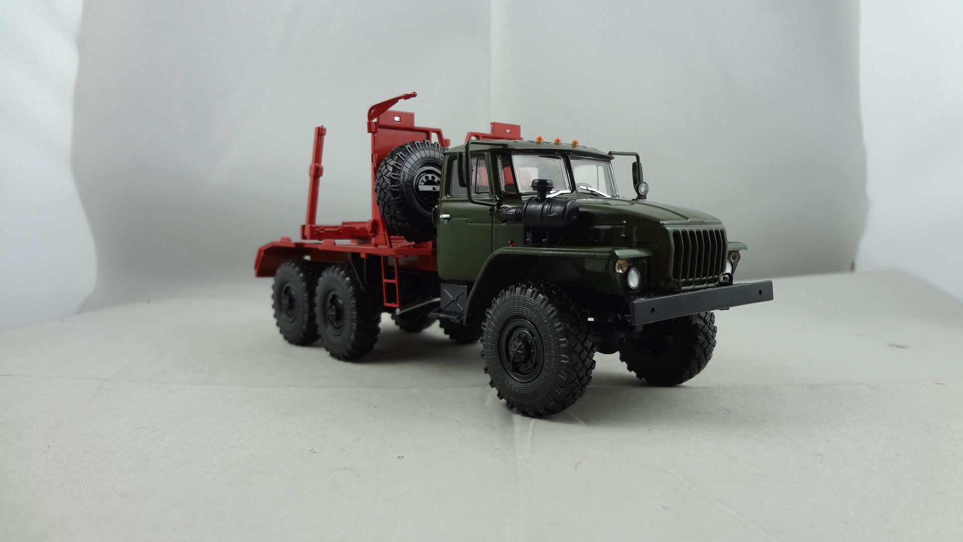 43204-10 Khaki Diecast 1/43 Scale Truck model with trailer 