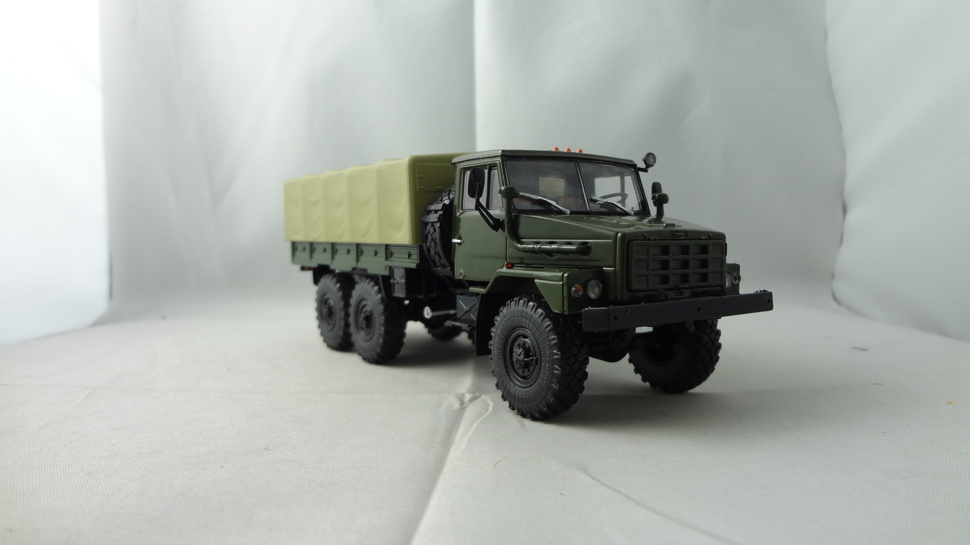 4322-board U2 Khaki Diecast 1/43 Scale Truck model with tent  