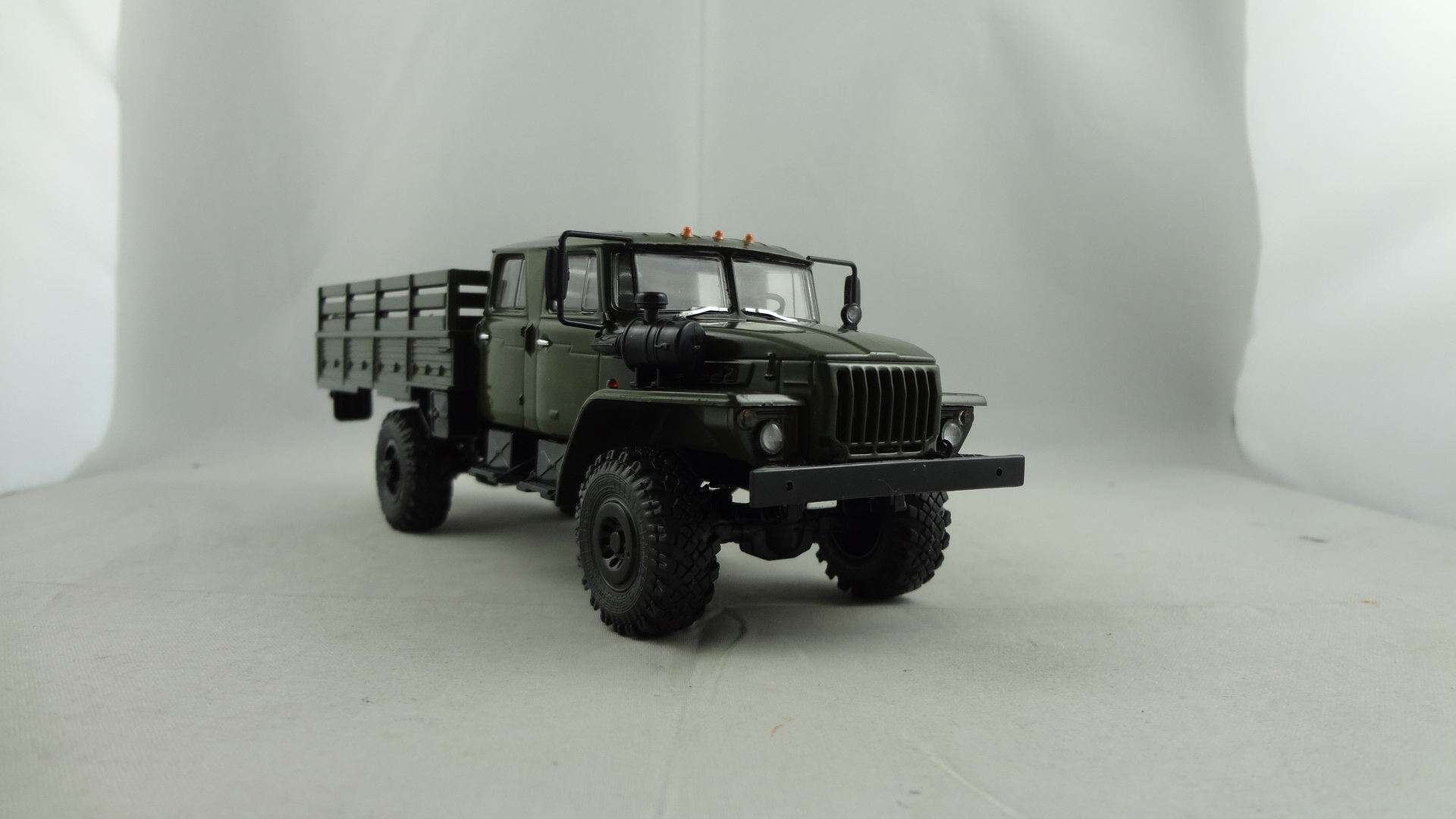 43206-0511  Khaki Diecast 1/43 Scale Truck model toys