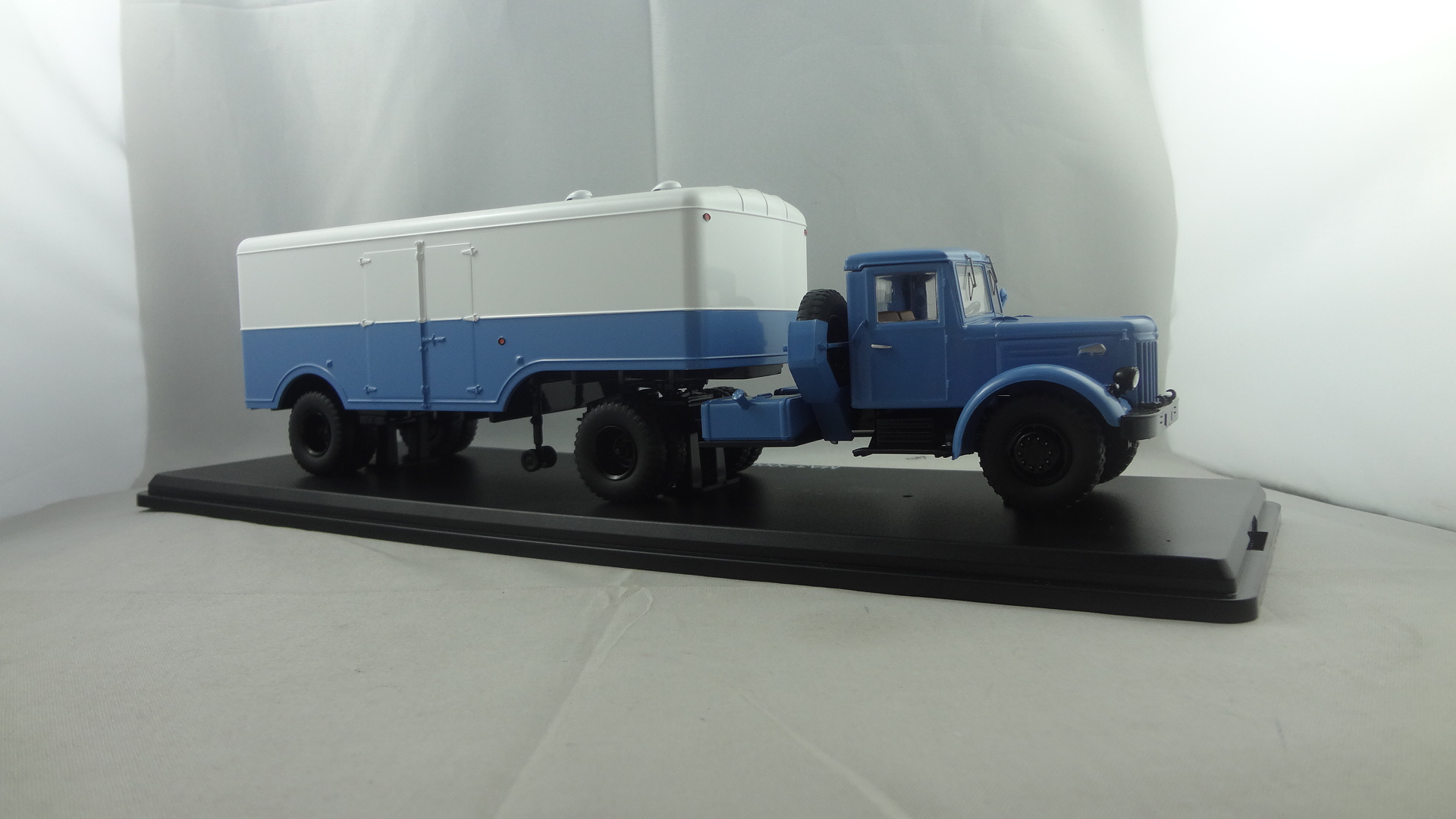 Maz-5217 200 V Blue cabine with mixed white container truck model