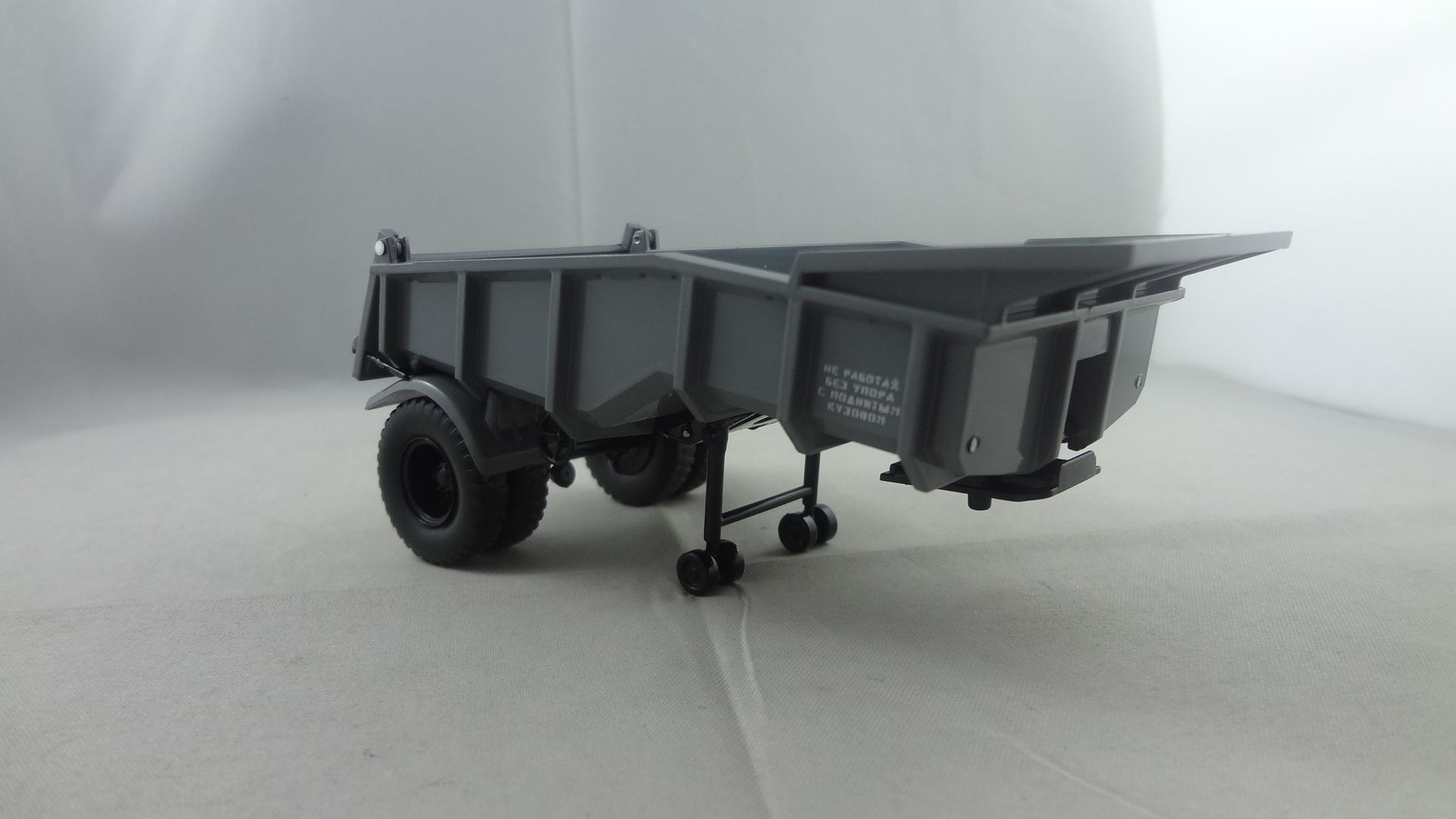 Plastic semi-trailer dumper model