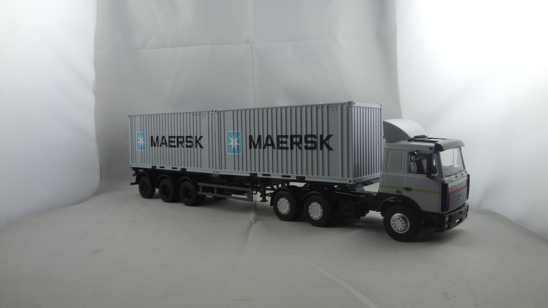 Maz-6422 cabine with 938920 45 Ft container model truck