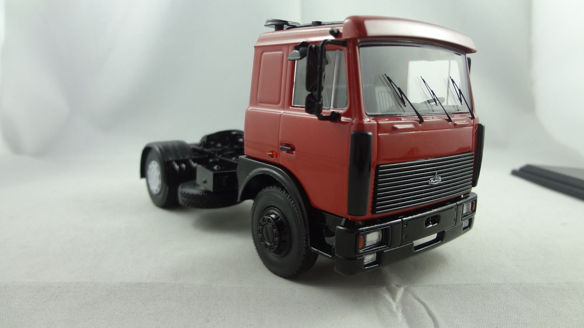 Customized Maz-5432 red cabine truck trailer model 