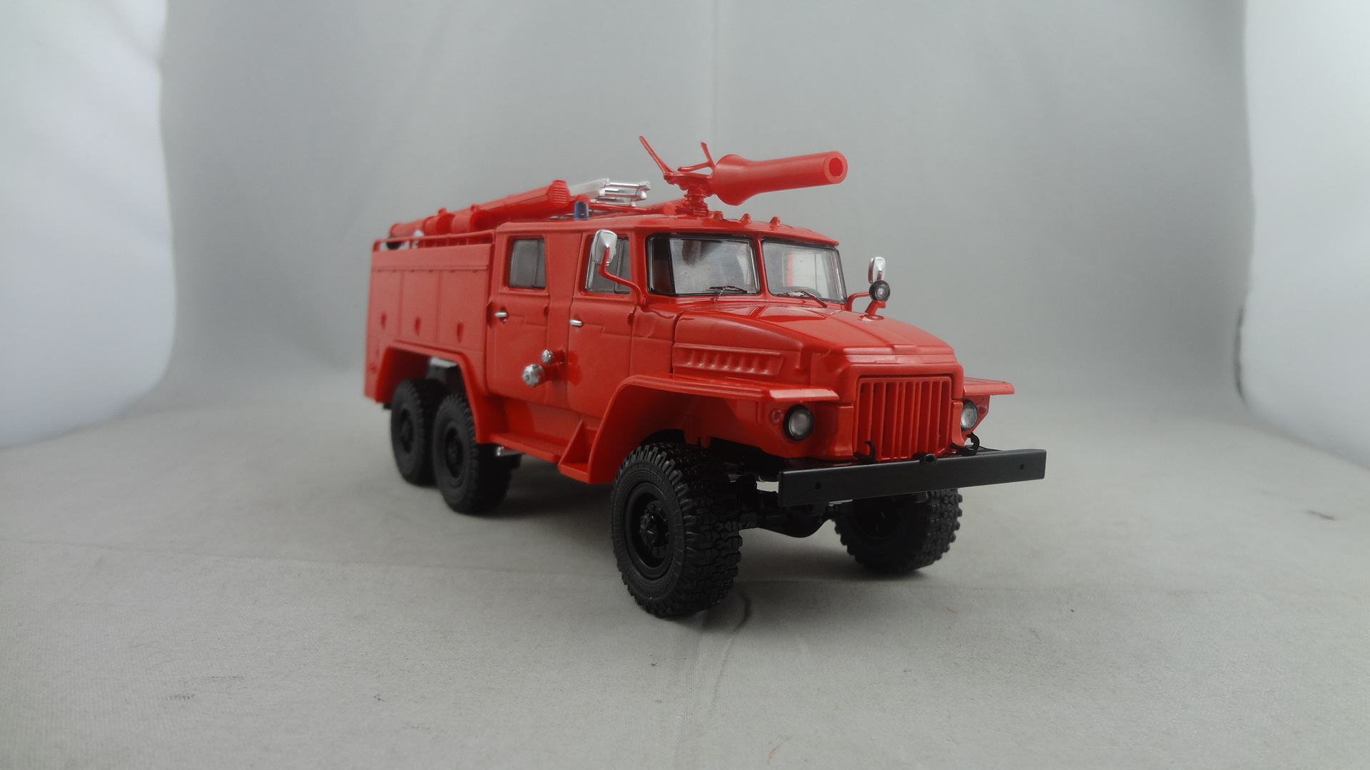 Diecast 150-PM-102 firefighter engine truck model