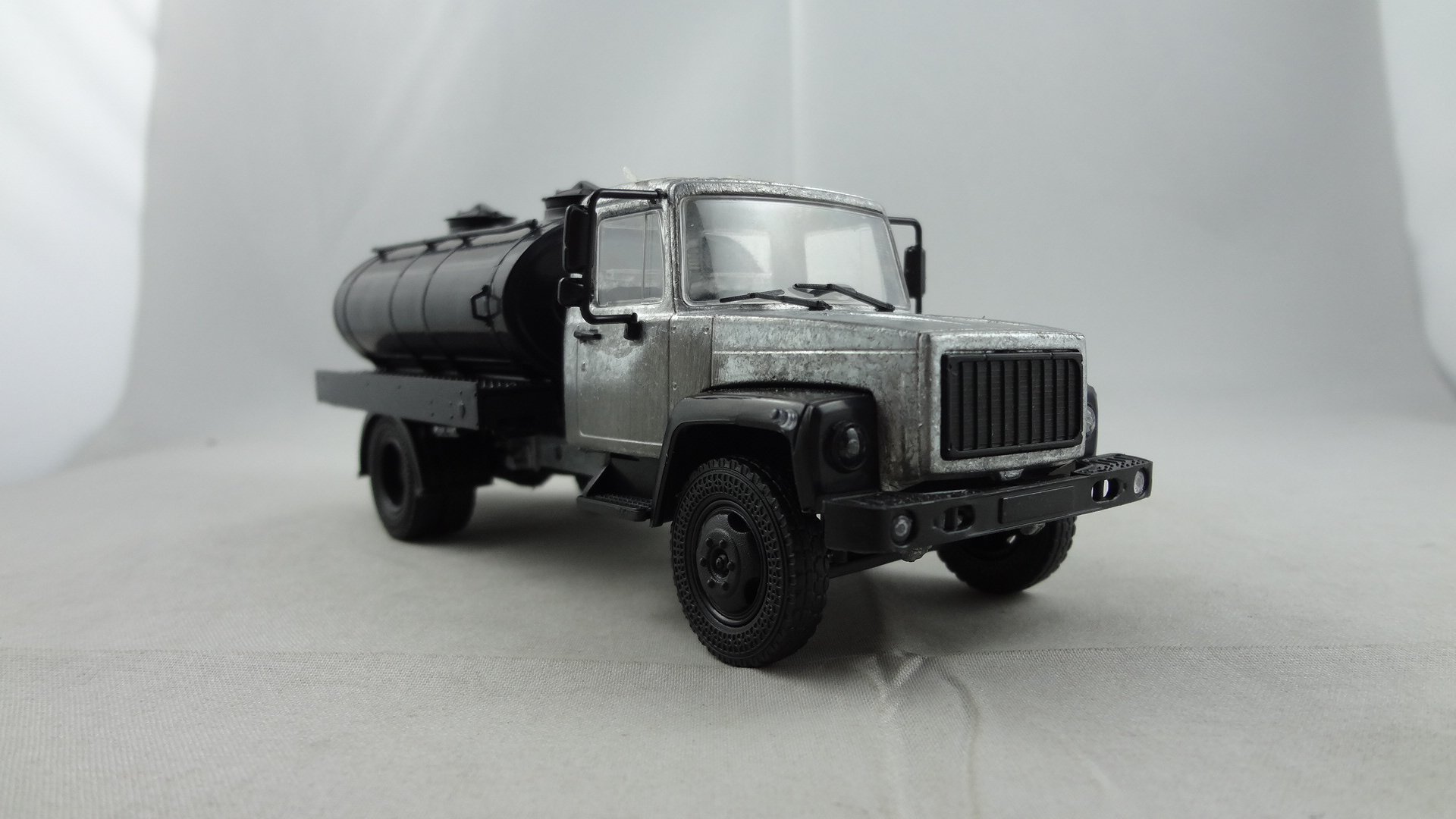Diecast unpainted tooling gaz-3307 MIKL Tanker model 