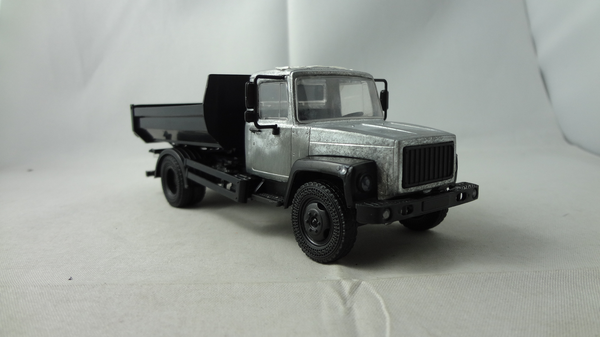 OEM functional unpainted GAZ35072 DUMP TRUCK 