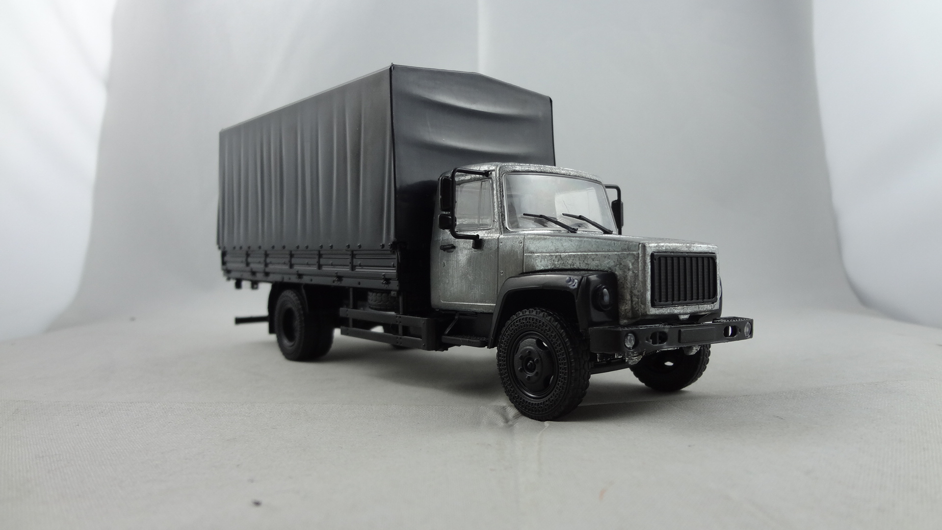 Unpainted tooling diecast GAZ278462 WITH AWNING 