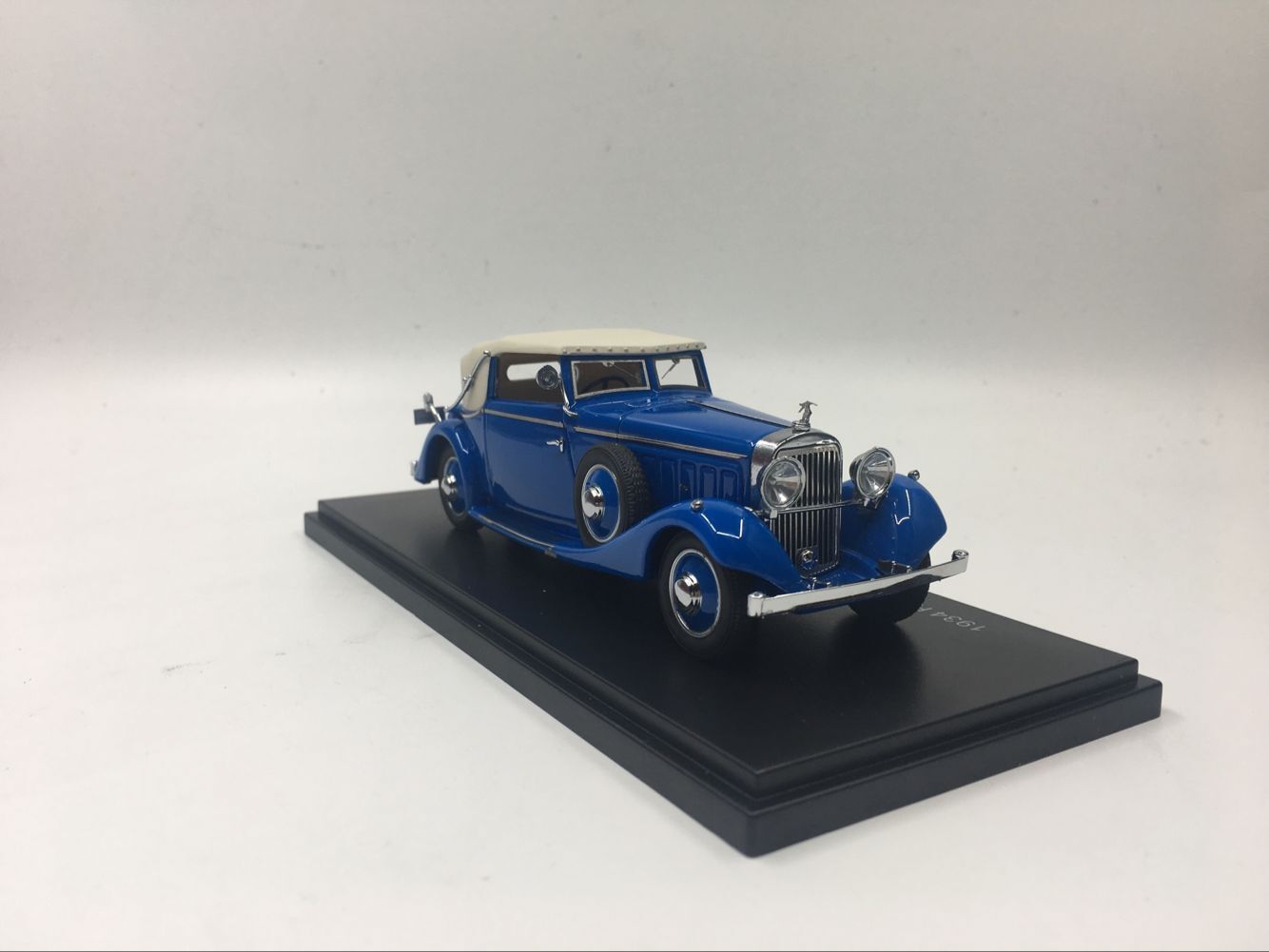 Blue Vintage 1/43 wagon car model resin collectible car model