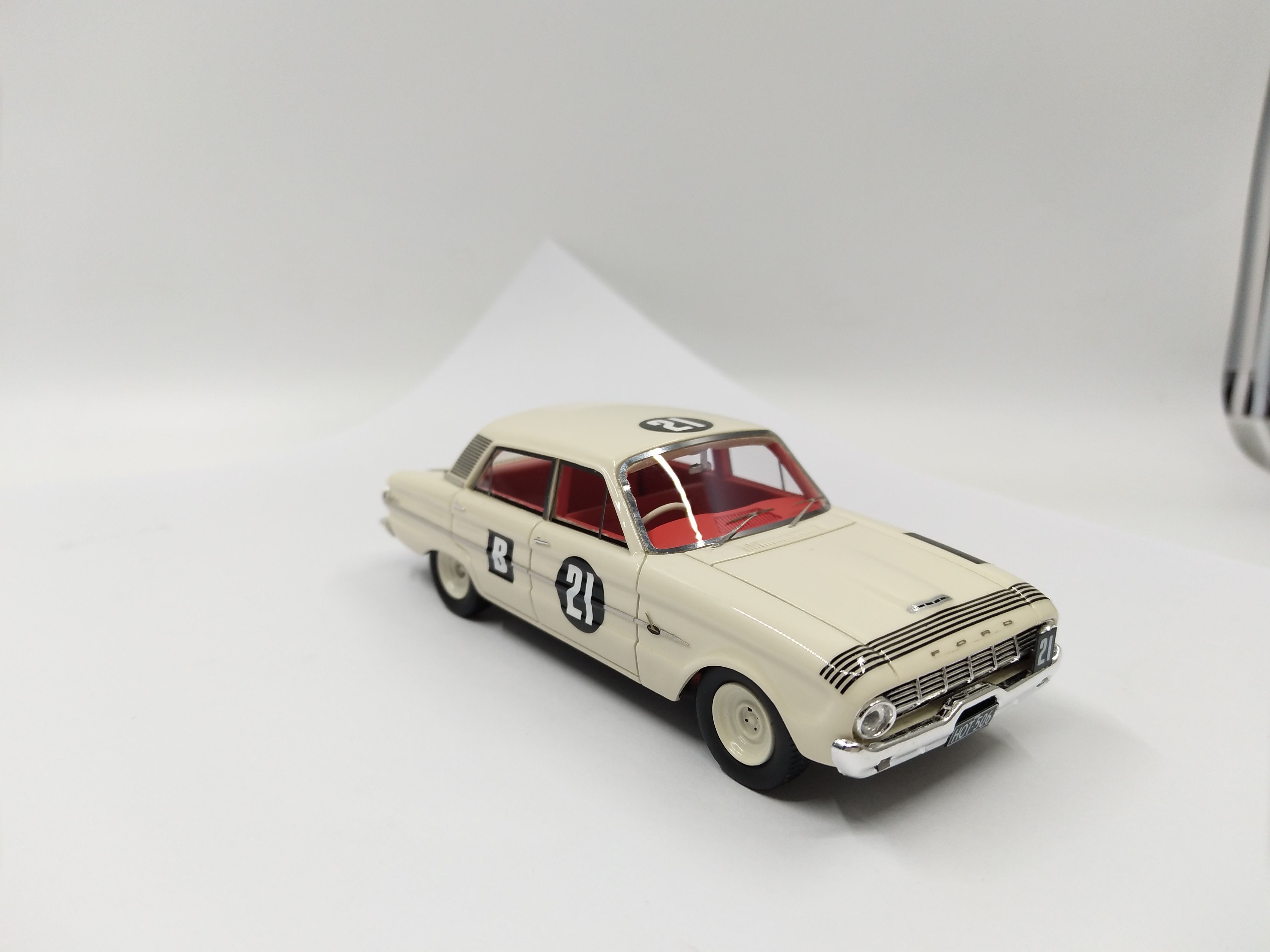 1/43 Scale White Ford fairlane 1959 model collectible toys