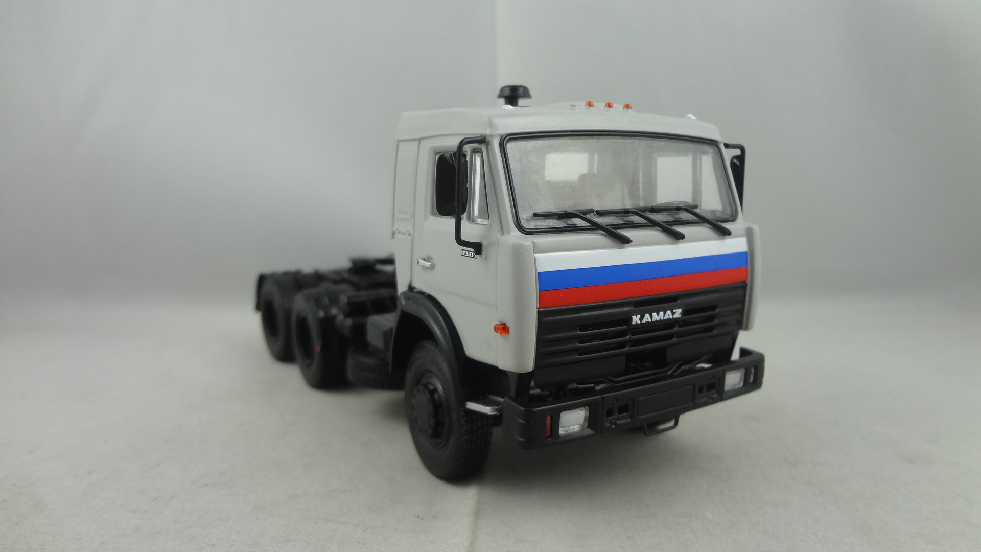 Maz 1: 43 function Truck model collectible 