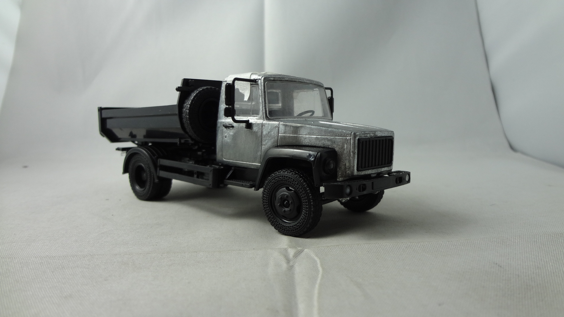 OEM Diecast tooling unpainted GAZ35072 -10 DUMP TRUCK